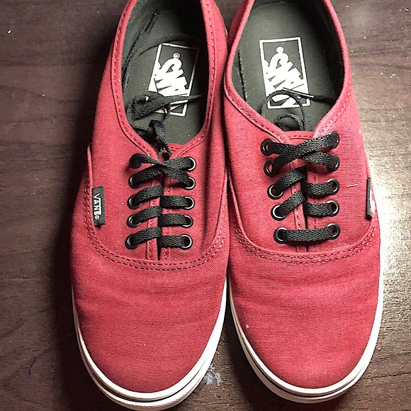 Maroon vans - Picture 1 of 5